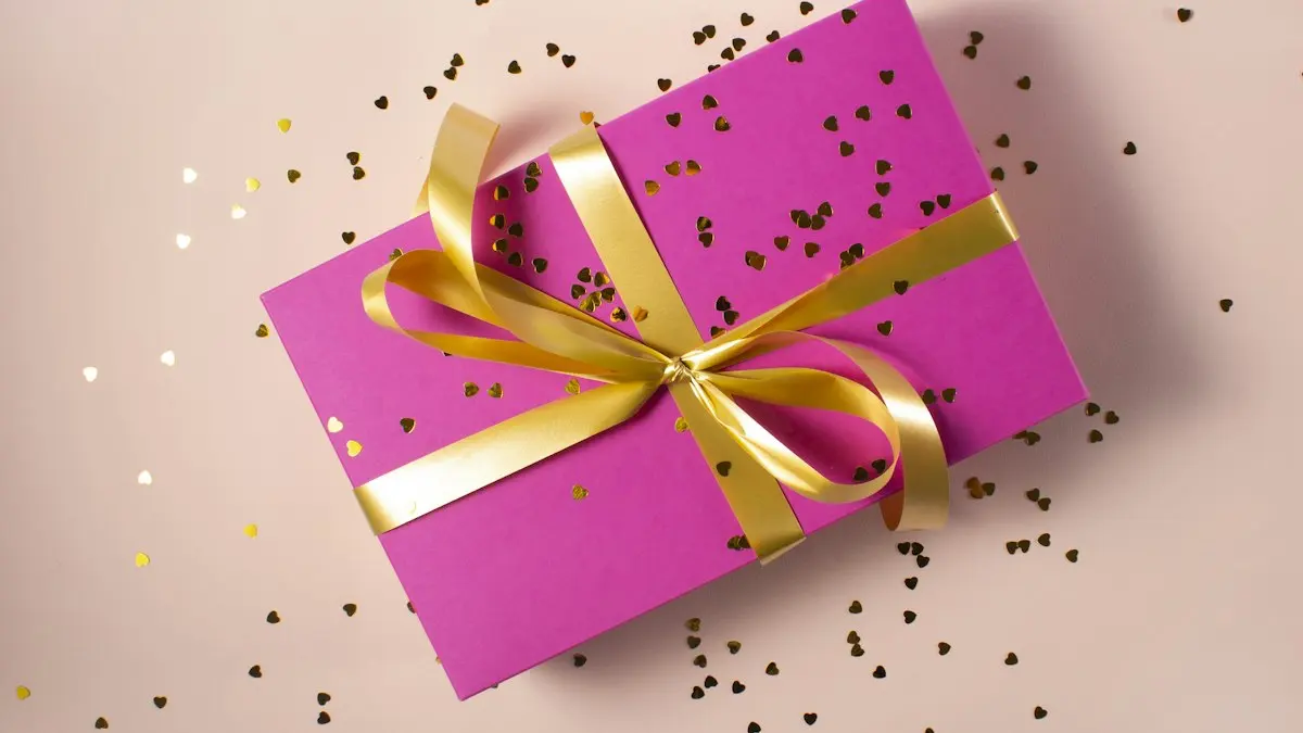 Cinco joyas para regalar que dicen algo de verdad (guía 2026 para quien regala desde Italia)